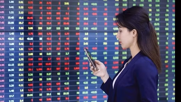 Giám sát, kịp thời phát hiện các giao dịch chứng khoán có dấu hiệu bất thường