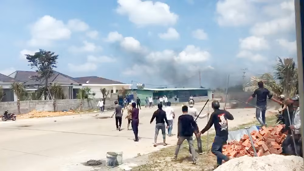 Hai nhóm côn đồ dùng hung khí tranh giành bảo kê xây dựng nhà -0