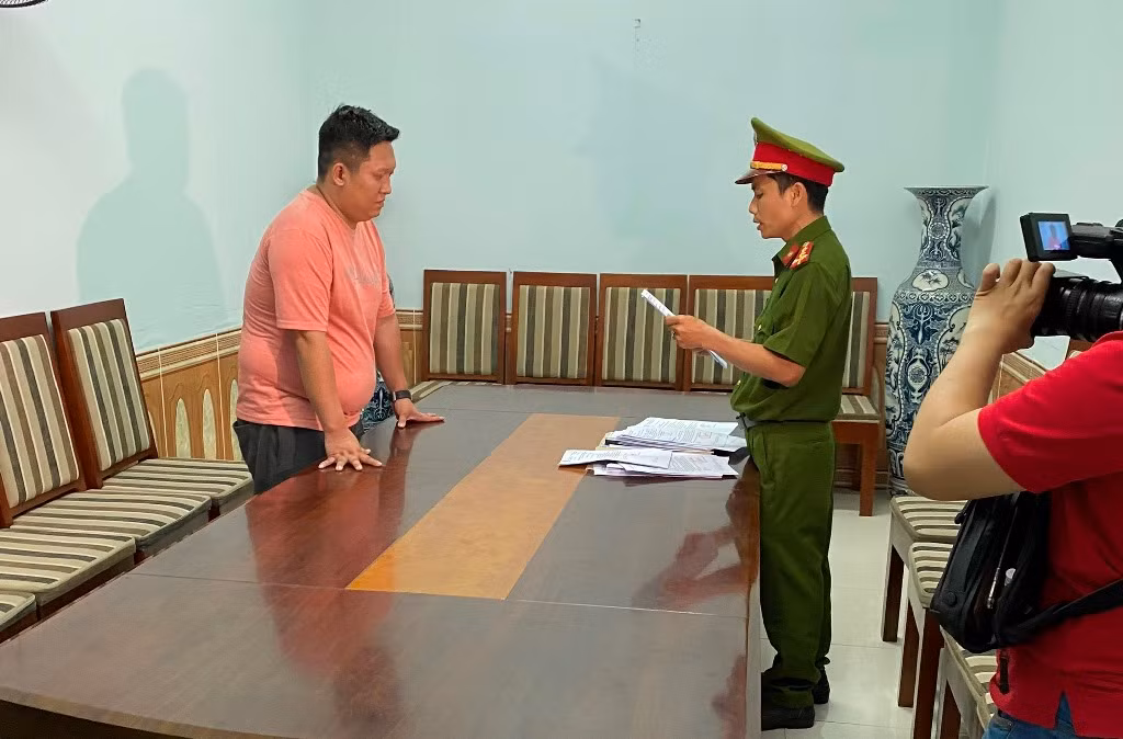 Đà Nẵng: Giả khách hàng thuê hàng loạt ô tô rồi đem đi cầm cố -0