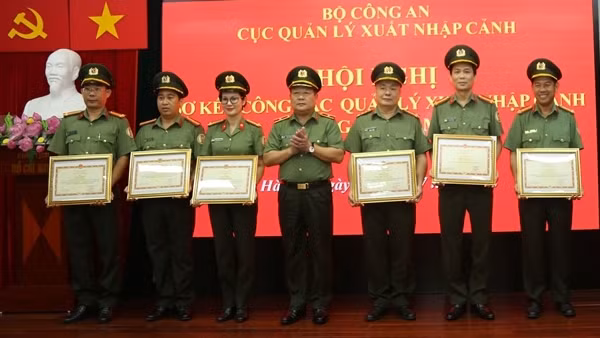 Bồi dưỡng về chuyển đổi số cho lãnh đạo cấp xã ảnh 2