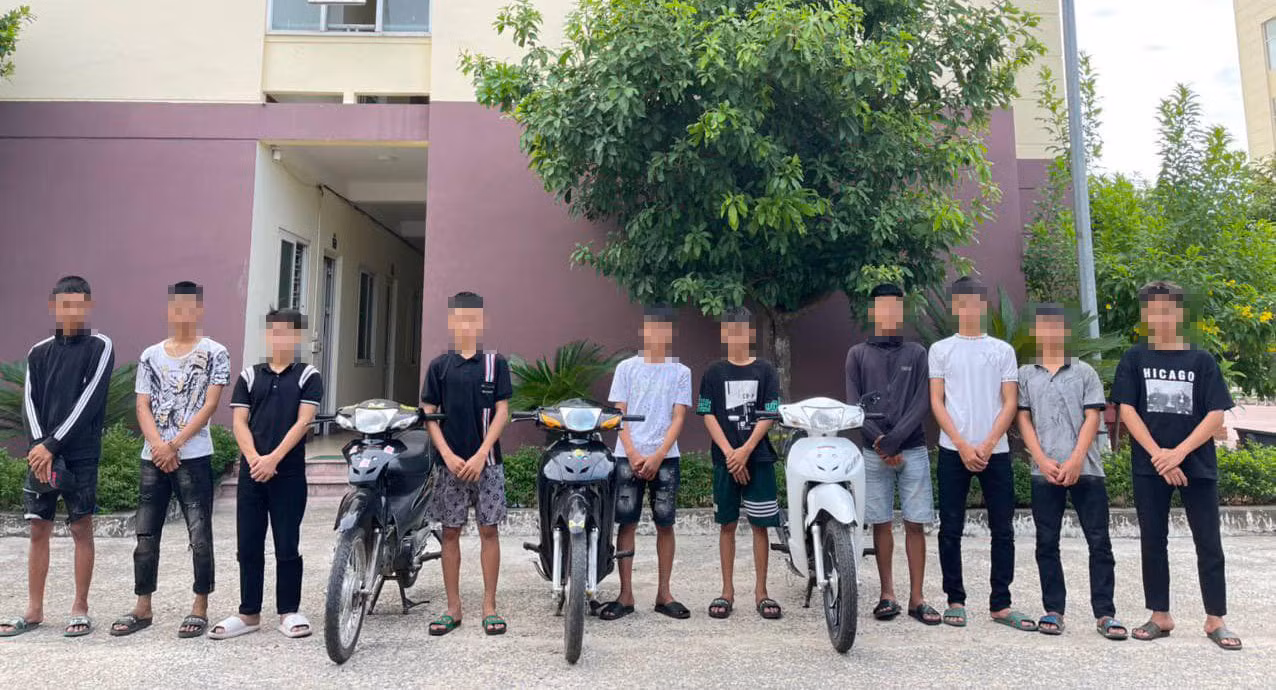 Nhóm thanh thiếu niên chuyên bốc đầu xe máy, ném đá xe khách để... tiêu khiển! -0