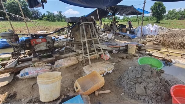 Lợi dụng khai khoáng để đãi vàng trái phép