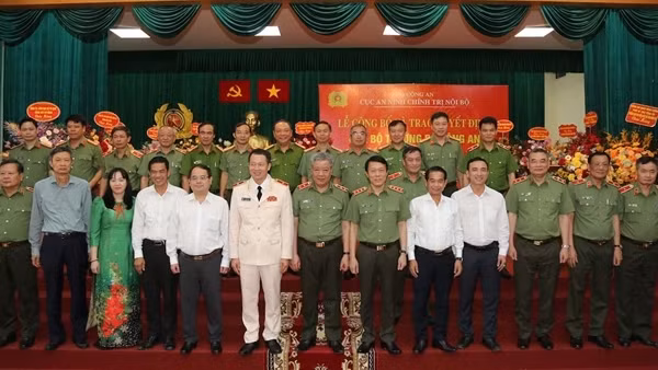Thiếu tướng Vũ Hồng Văn giữ chức vụ Cục trưởng Cục An ninh chính trị nội bộ