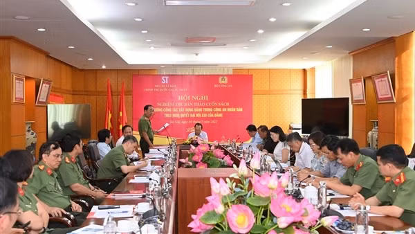 Nghiệm thu bản thảo cuốn sách về xây dựng Đảng trong CAND do Đại tướng Tô Lâm chủ biên