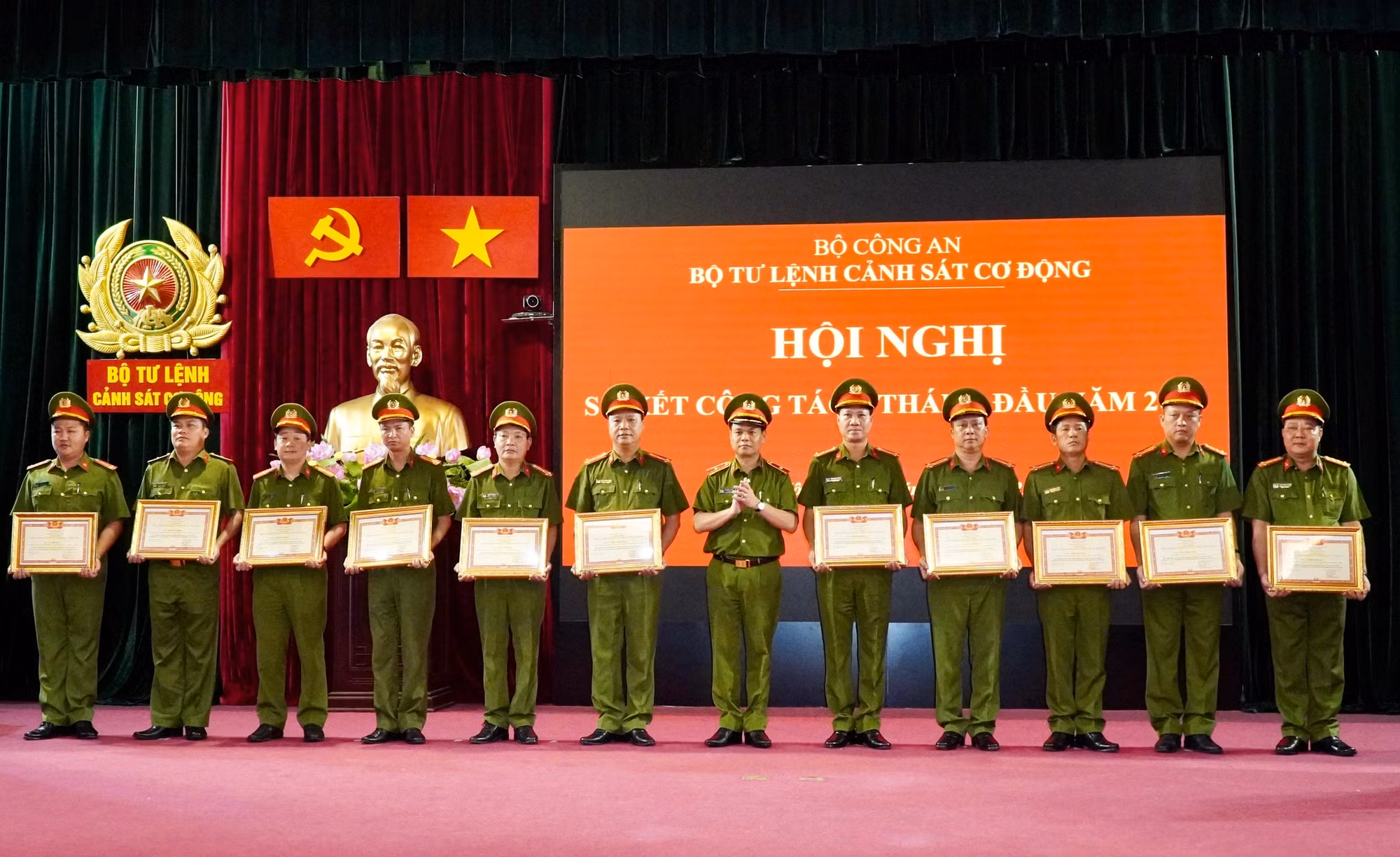 Bộ Tư lệnh Cảnh sát cơ động sơ kết 6 tháng đầu năm 2022 -1
