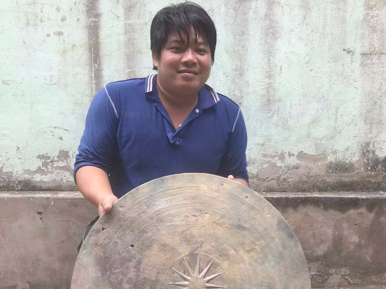 Mặt trống đồng Đông Sơn hơn 2.000 năm tuổi: Ngư dân từng định vứt đi vì tưởng nắp thùng phi -0