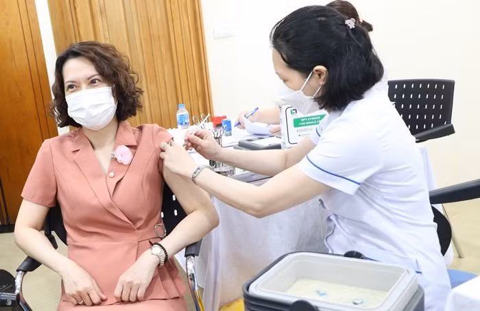 Phát động chiến dịch tiêm vaccine phòng COVID-19 mũi 3,4 cho cán bộ, công nhân viên -0