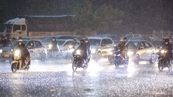 Các tỉnh thành trên cả nước đều có mưa giông ảnh 2