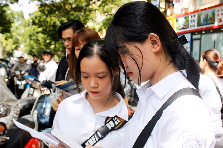 thí sinh thi vào lớp 10 và những áp lực-nguồn ảnh báo hà nội mới.jpg -0
