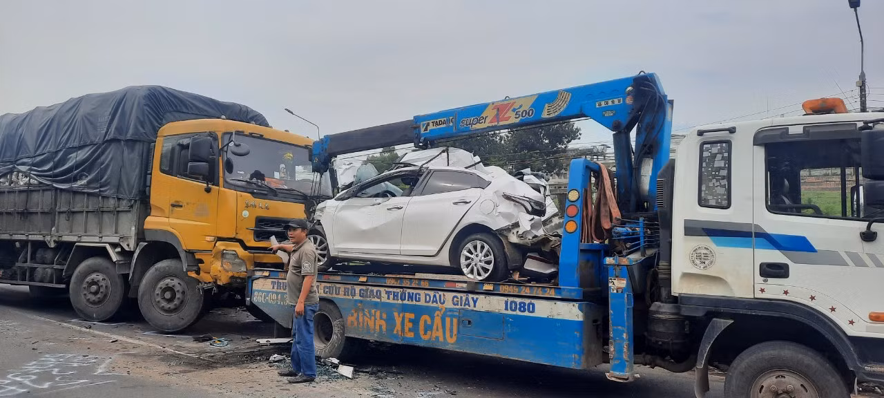 4 người bị thương nặng sau vị tai nạn liên hoàn trên Quốc lộ 1A -0