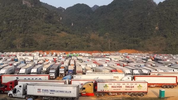 Tạm dừng toàn bộ hoạt động xuất, nhập khẩu qua cửa khẩu quốc tế số II Kim Thành ảnh 3