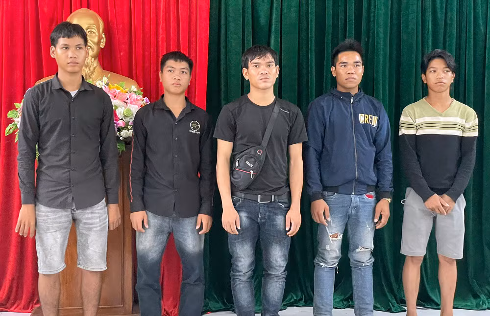 Đưa thêm 5 công dân&nbsp;bị lừa sang Campuchia về nhà an toàn -0