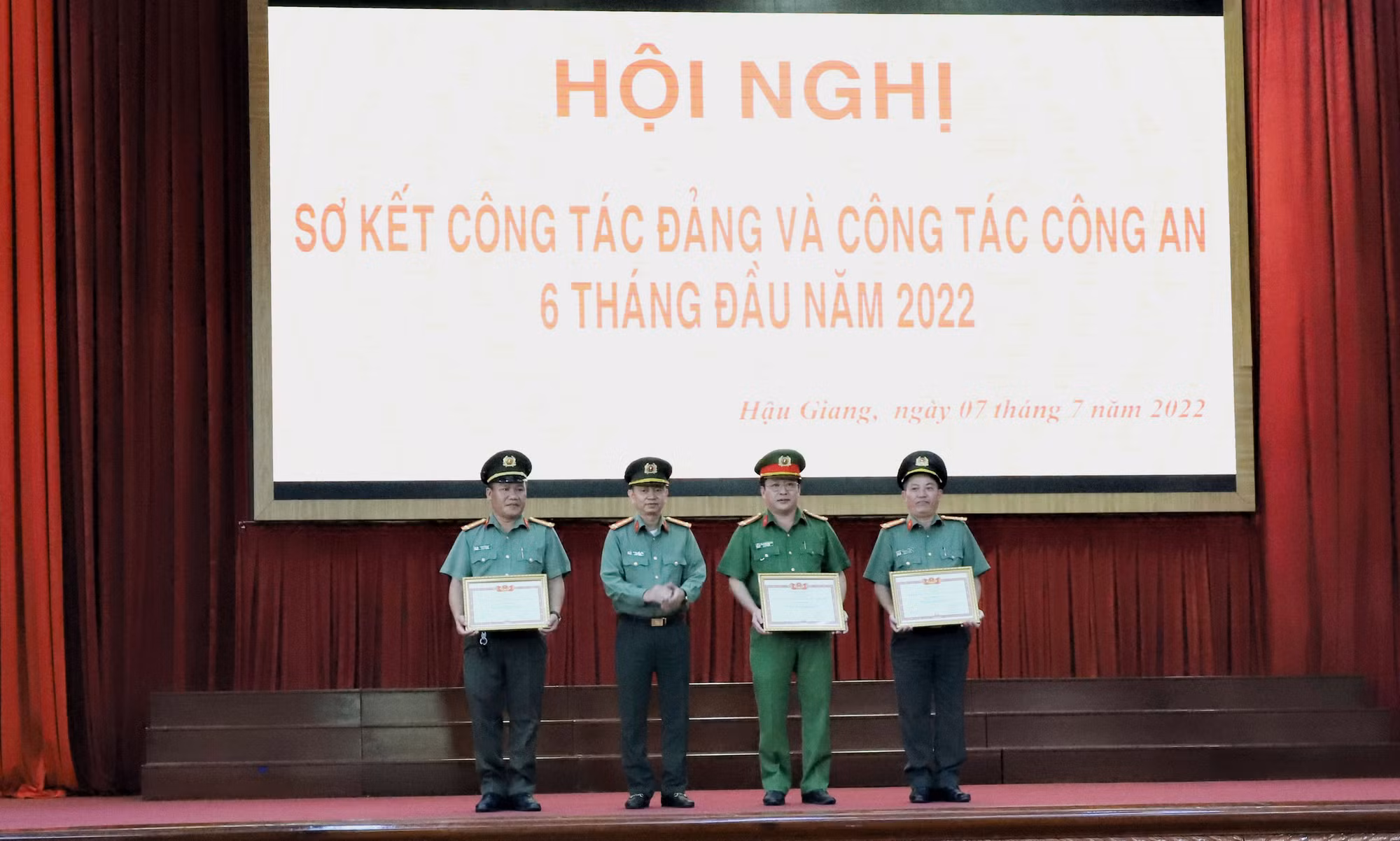 Công an tỉnh Hậu Giang kéo giảm nhiều loại tội phạm -0