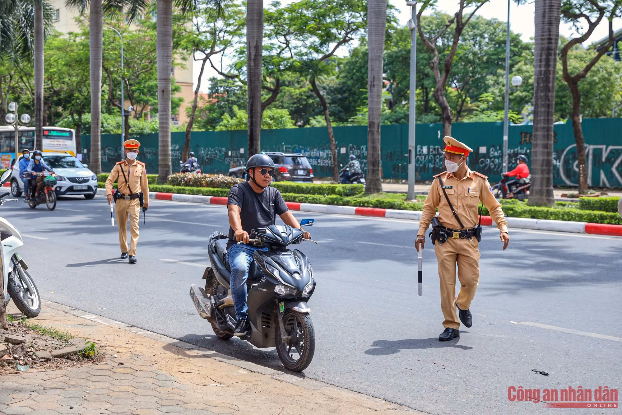 10 ngày cao điểm, CSGT xử phạt mạnh "ma men" và xe quá khổ, quá tải ảnh 3 10 ngày cao điểm, CSGT xử phạt mạnh ma men và xe quá khổ, quá tải -0