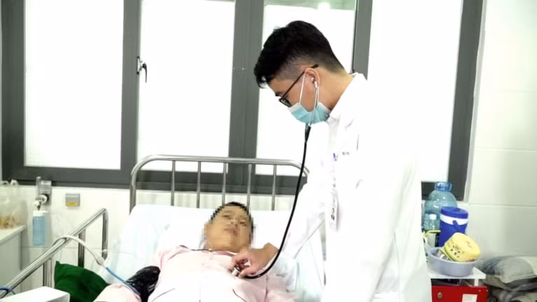 Cứu sống bệnh nhân 3 lần hôn mê do xuất huyết não -0