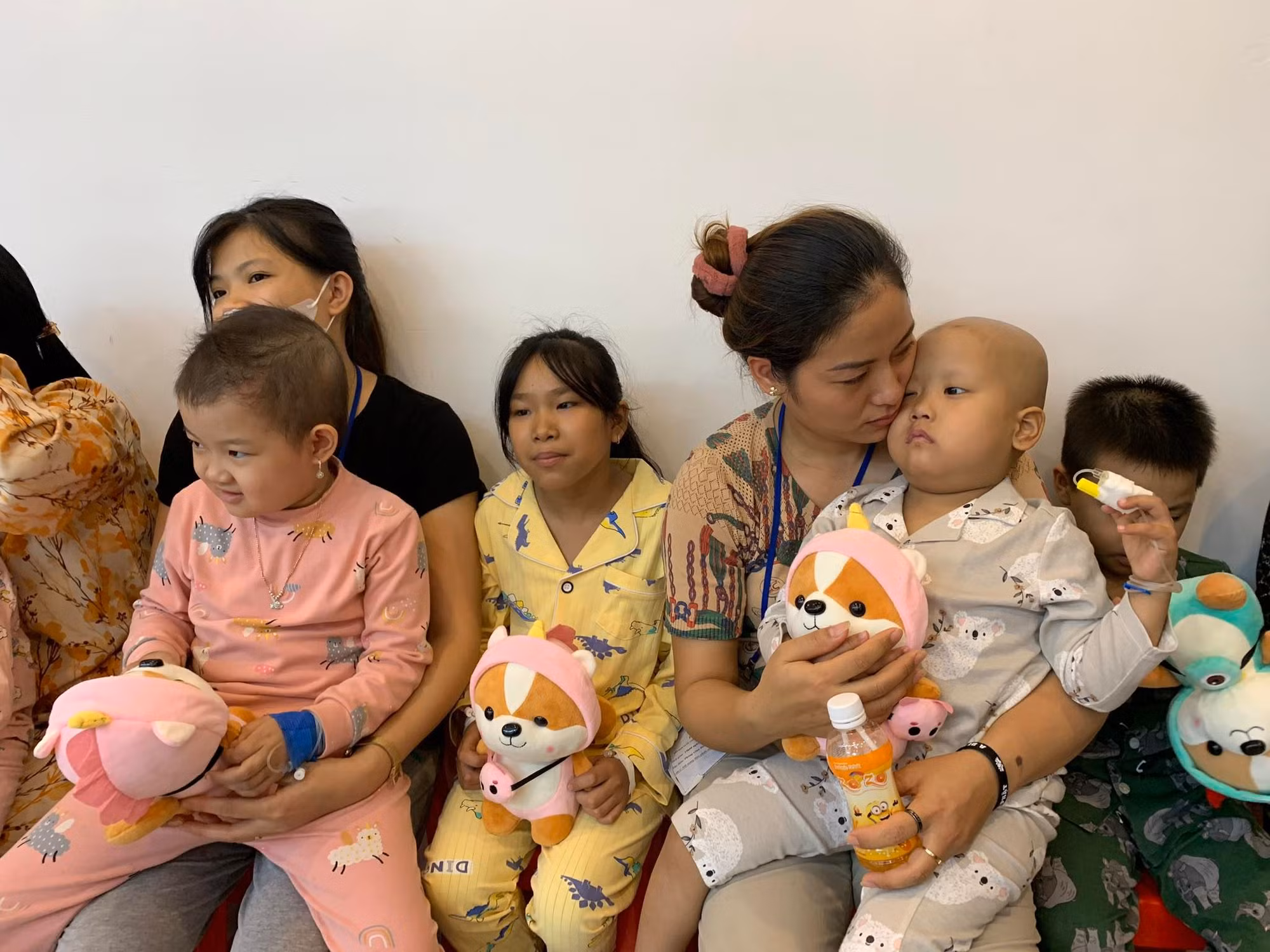 Trao yêu thương cho những bệnh nhi ung thư máu -0