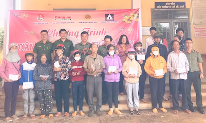 Nhiều hoạt động chăm lo Tết cho Nhân dân và cán bộ, chiến sĩ có hoàn cảnh khó khăn -2