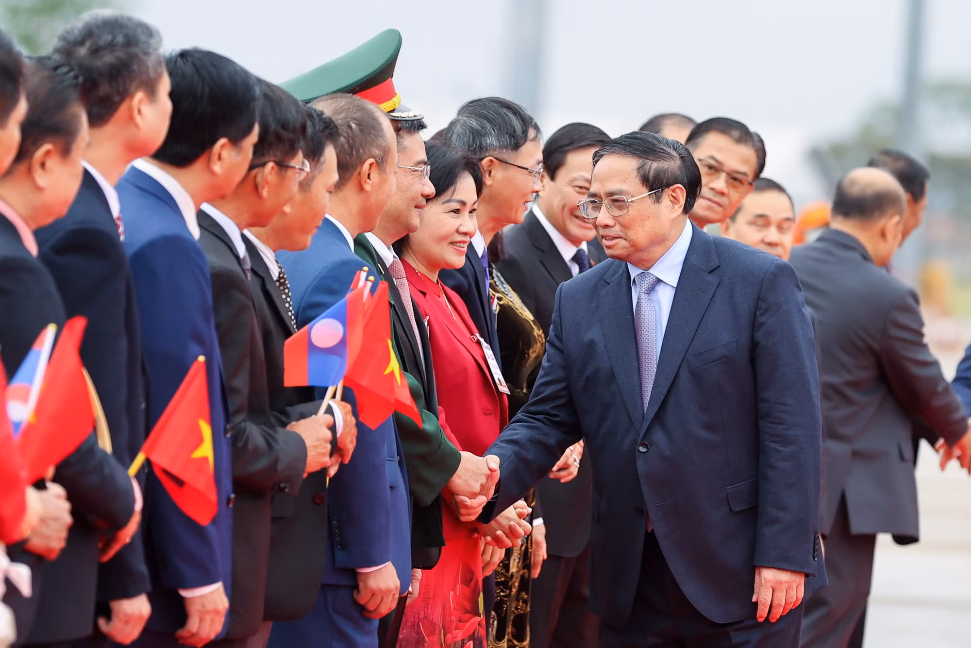 Những hình ảnh đầu tiên của Thủ tướng tại Lào -0
