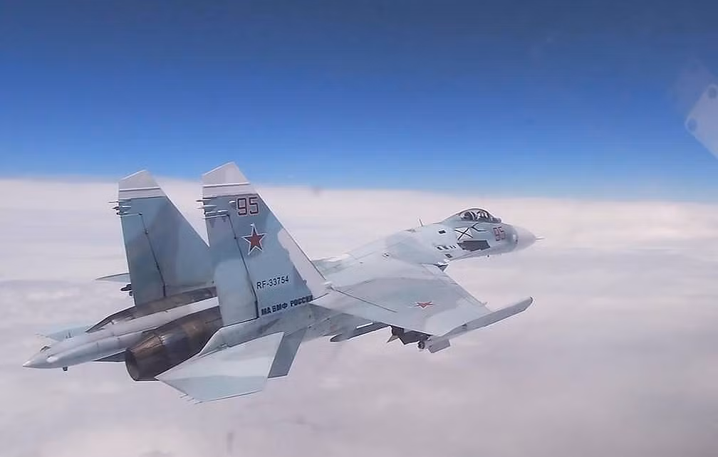 Nga điều tiêm kích Su-27 chặn trinh sát cơ Đức -0