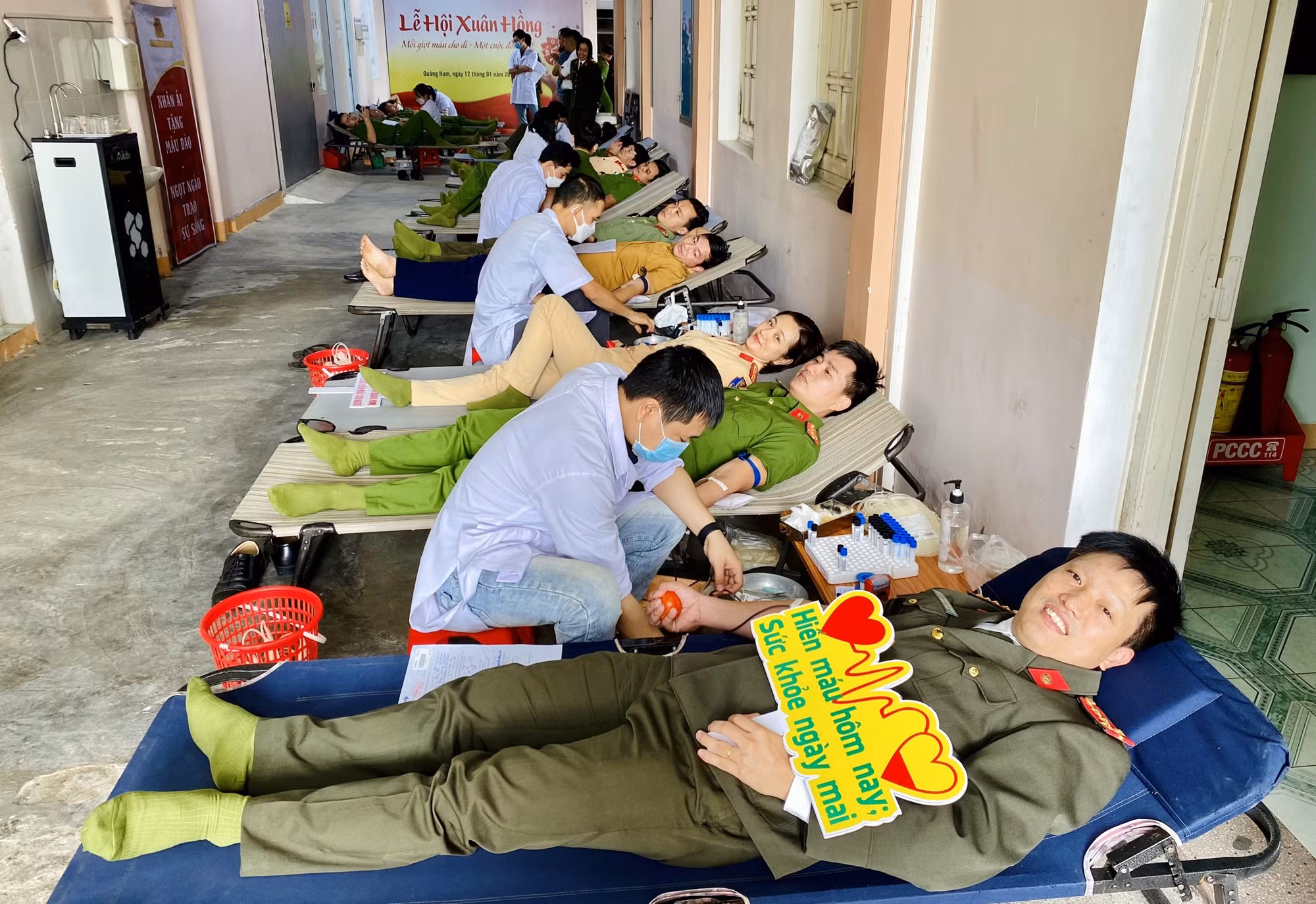 Gần 300 cán bộ, chiến sĩ Công an Quảng Nam tham gia “Lễ hội Xuân hồng” -0