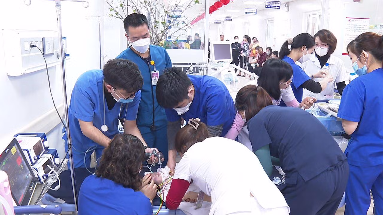 45 phút cấp cứu bé 2 tháng tuổi ngừng tim -0