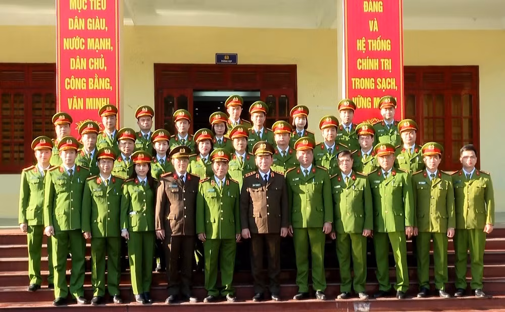 Thứ trưởng Trần Quốc Tỏ thăm và làm việc với Trại giam Ninh Khánh -0