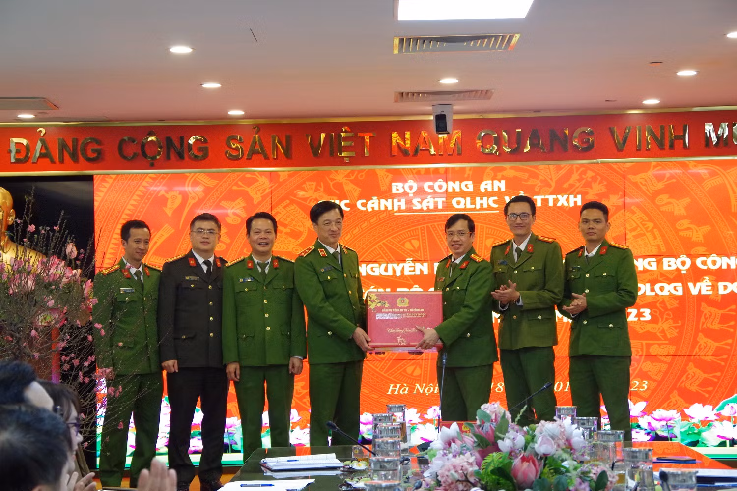 Thứ trưởng Nguyễn Duy Ngọc thăm, chúc Tết cán bộ, chiến sĩ Trung tâm dữ liệu quốc gia về dân cư -0