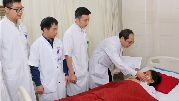 Cứu sống người phụ nữ bị vỡ giả phình động mạch gan hiếm gặp