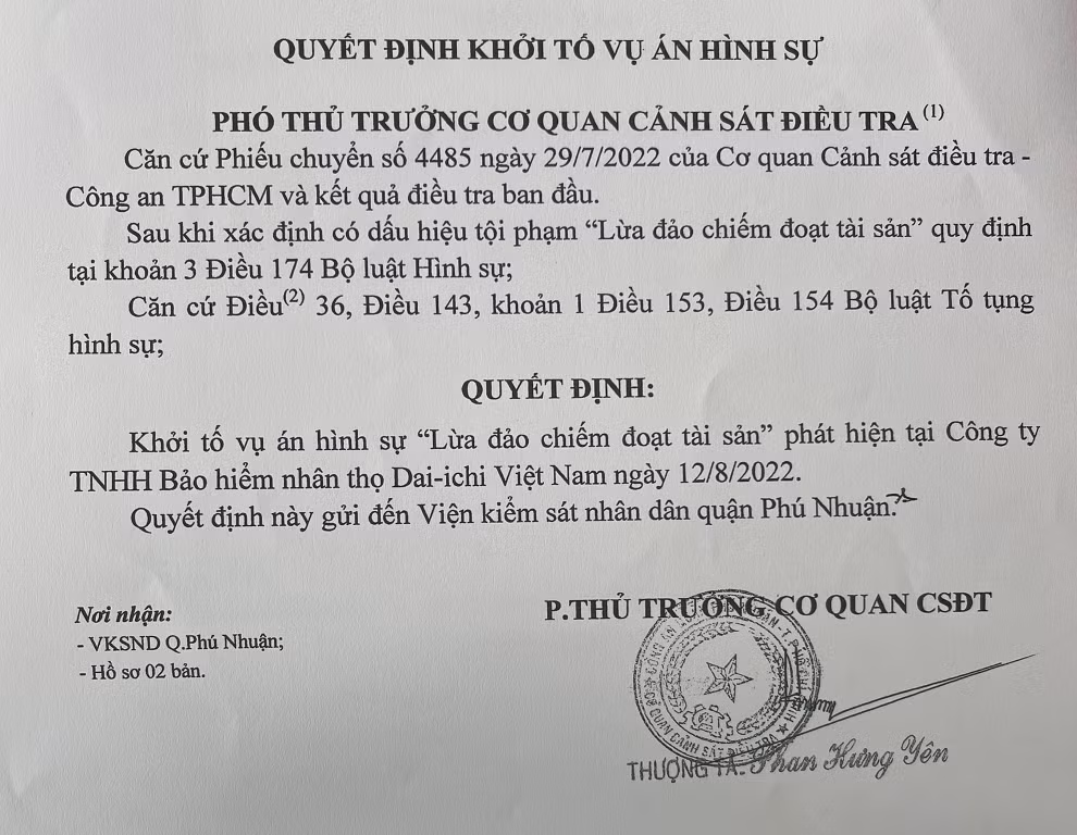 Khởi tố vụ án nhân viên công ty bảo hiểm giả chữ ký để rút tiền của khách hàng -0