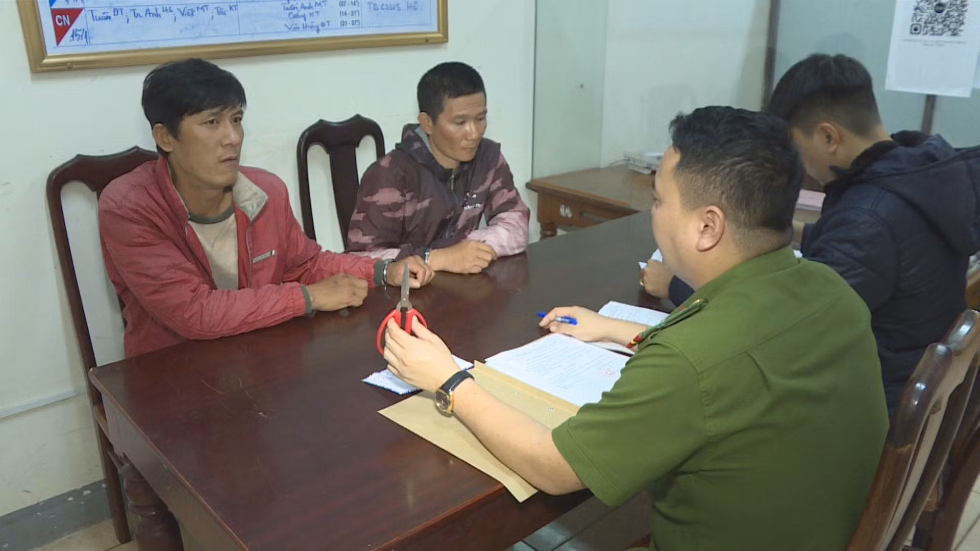 Hai con nghiện giả danh Công an đi cướp tài sản -0