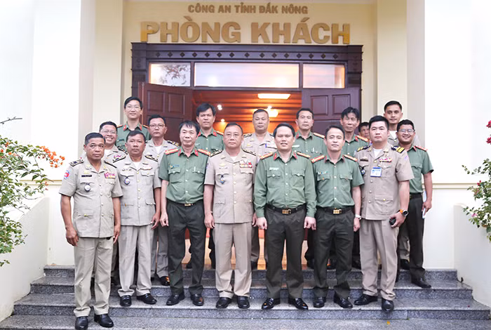 Công an tỉnh Mondulkiri chúc Tết CBCS Công an tỉnh Đắk Nông -2