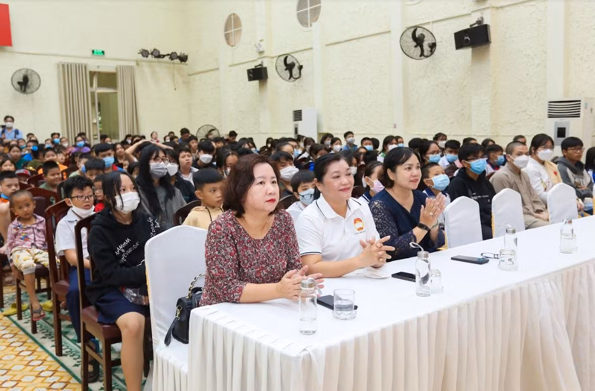 Van Phuc Group tặng quà Tết cho 300 trẻ em có hoàn cảnh khó khăn và trẻ mồ côi tại TP Thủ Đức -0