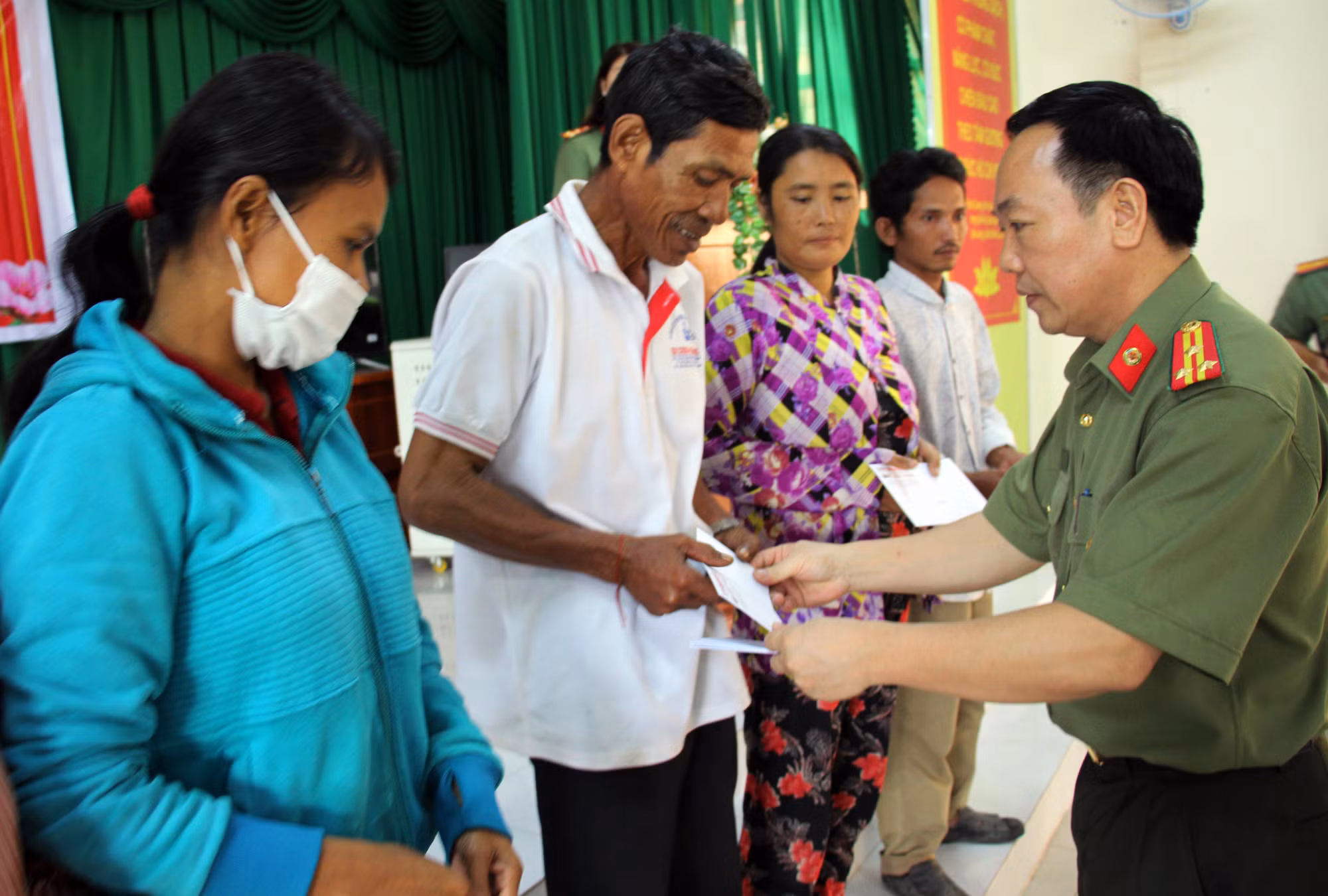 San sẻ khó khăn cùng bà con Sóc Trăng, Bạc Liêu những ngày giáp Tết -0