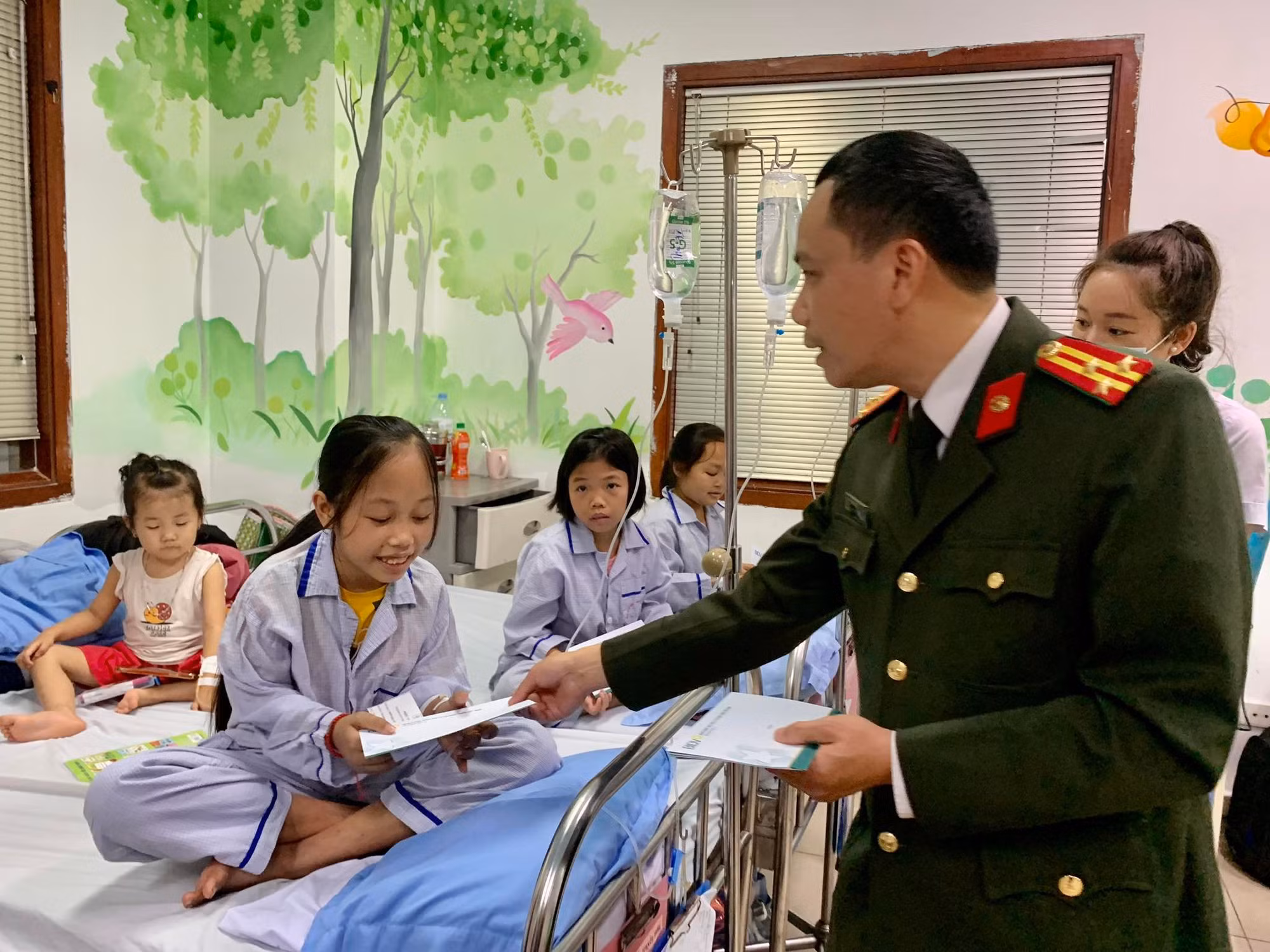 Mang Tết đến sớm với người bệnh nghèo -0