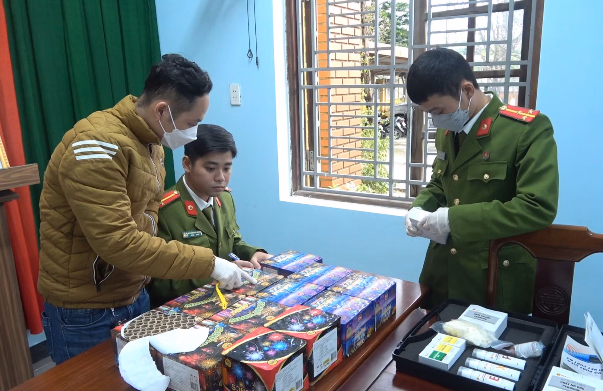 Công an Thừa Thiên-Huế xử lý nghiêm các vi phạm về pháo dịp giáp Tết -0