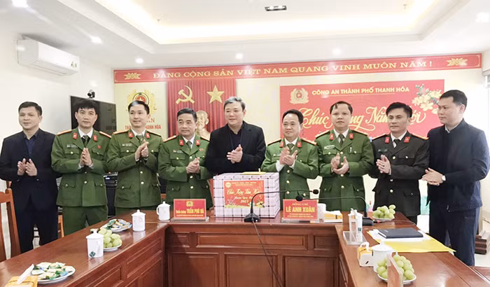 Tăng cường gần 400 cán bộ chiến sĩ Công an tỉnh giữ bình yên địa bàn TP Thanh Hóa -1