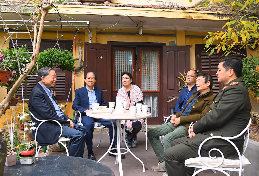 Bộ trưởng Tô Lâm tri ân, thăm hỏi gia đình các đồng chí cố lãnh đạo Bộ Công an qua các thời kỳ -0