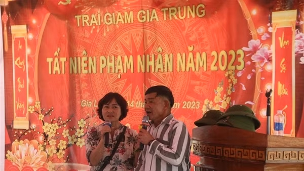 Trại giam Gia Trung tổ chức bữa cơm tất niên cho phạm nhân và gia đình