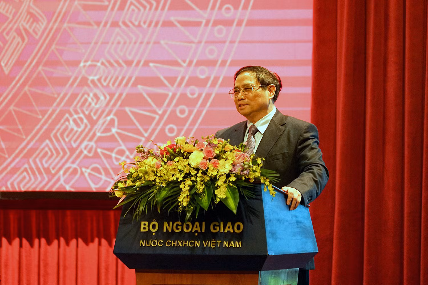 Ngoại giao Việt Nam phải chủ động đi trước mở đường cho phát triển đất nước -0