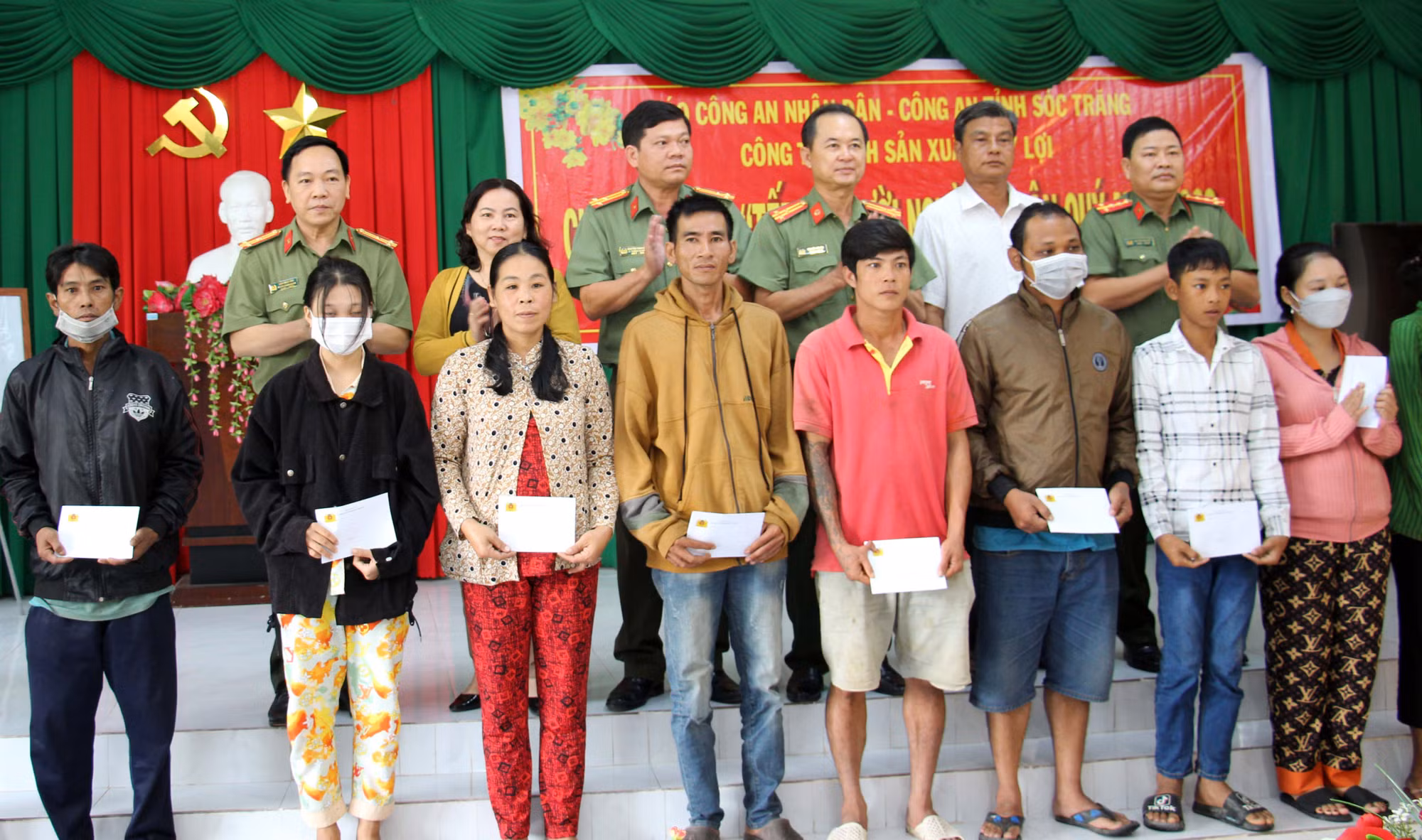 San sẻ khó khăn cùng bà con Sóc Trăng, Bạc Liêu những ngày giáp Tết -0