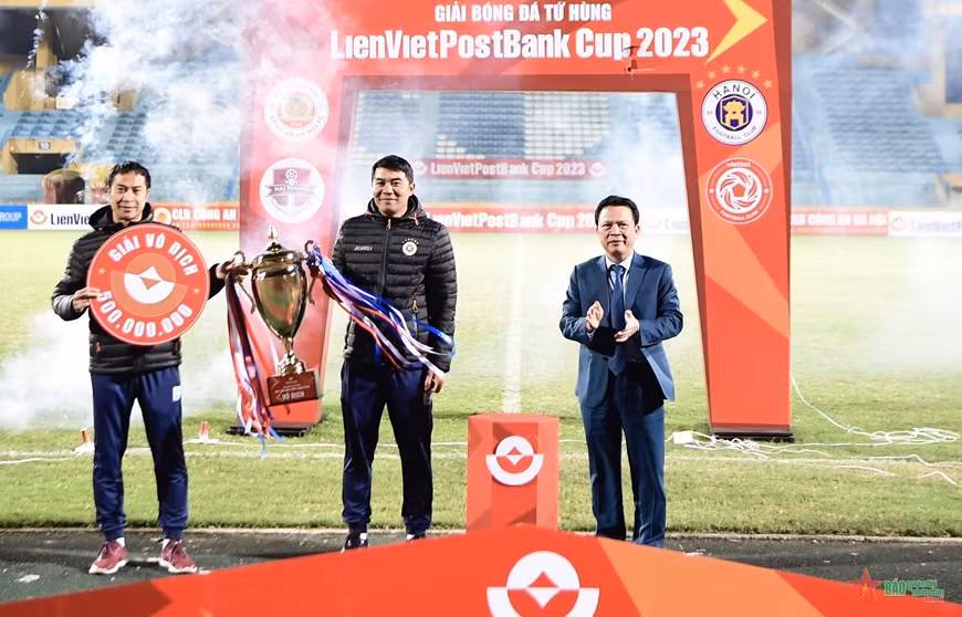 Câu lạc bộ Hà Nội vô địch Giải bóng đá Tứ hùng LienVietPostBank Cup 2023 -0