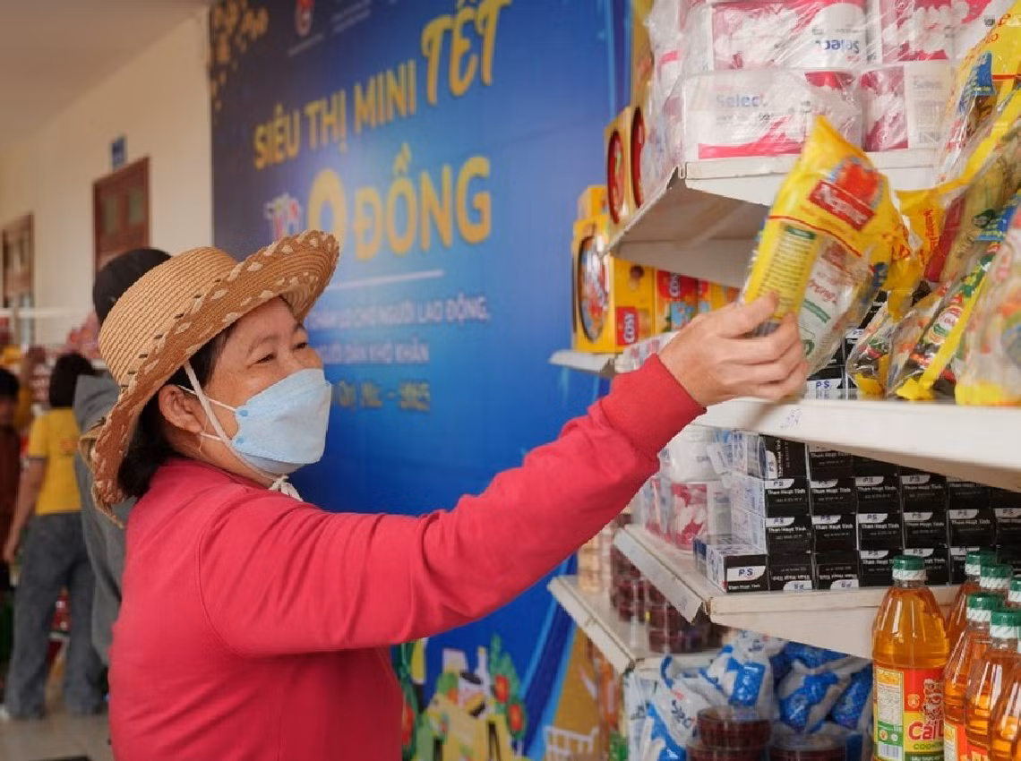 “Siêu thị mini Tết 0 đồng” đến với người dân vùng cao -0
