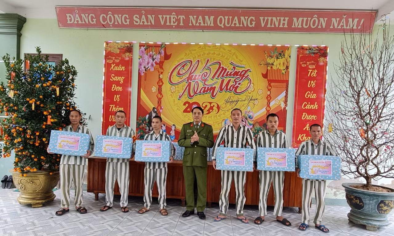 Xuân ấm áp ở Trại giam Nghĩa An -0