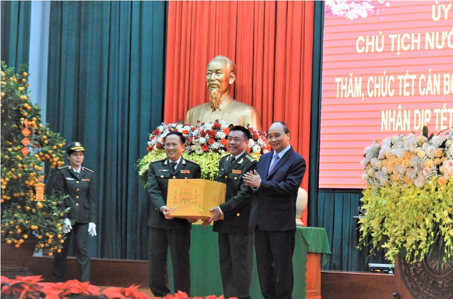 Không để ai là không có Tết -0