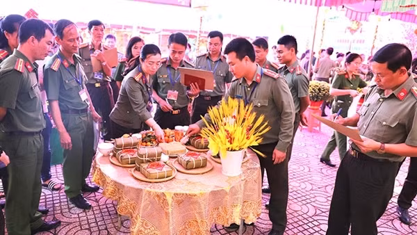 Công an tỉnh Đắk Nông tổ chức Hội thi nấu bánh chưng xanh