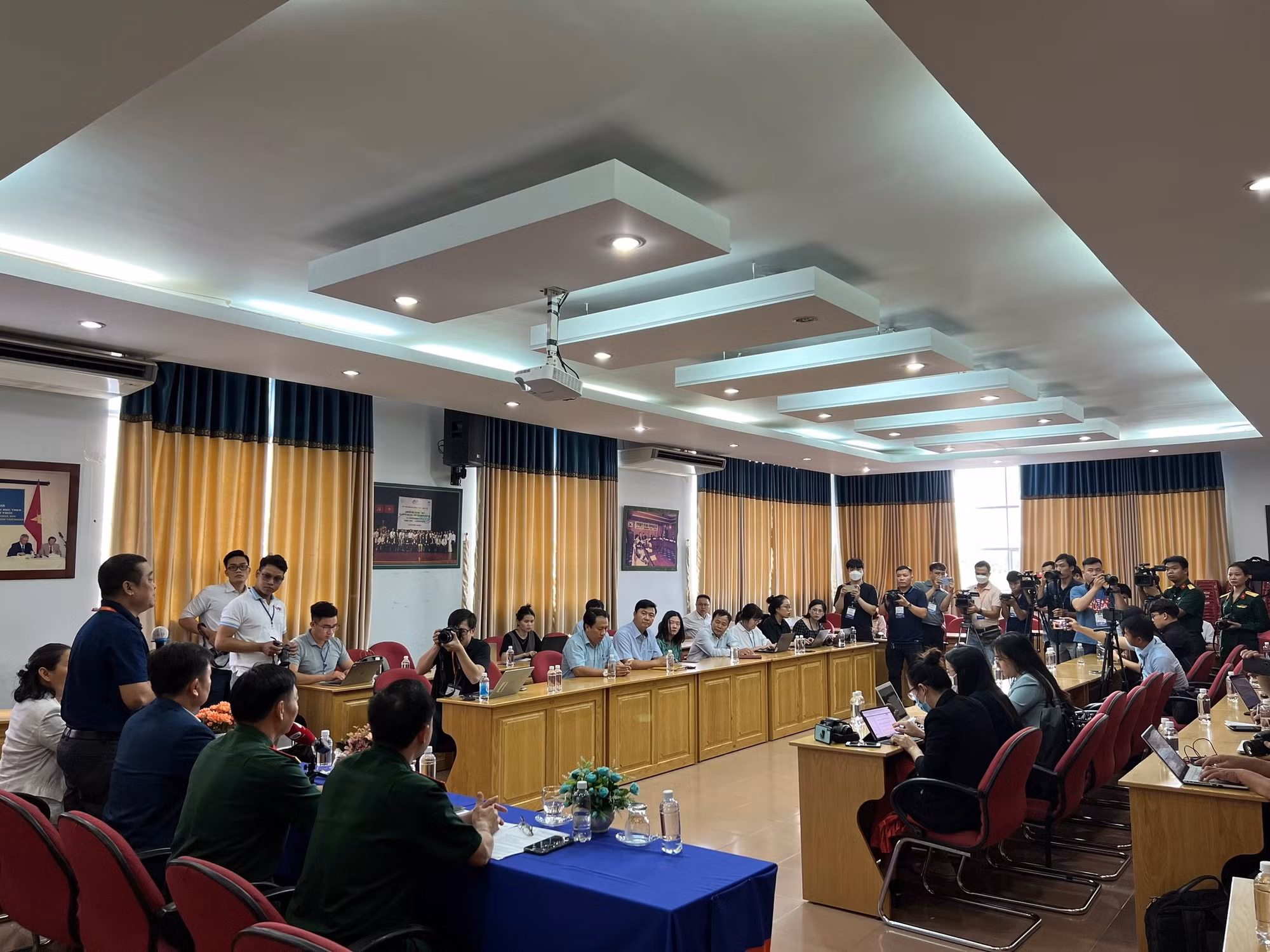 Thông tin bất ngờ tại buổi họp báo về tin đồn 2 nữ sinh bị xâm hại tình dục -0