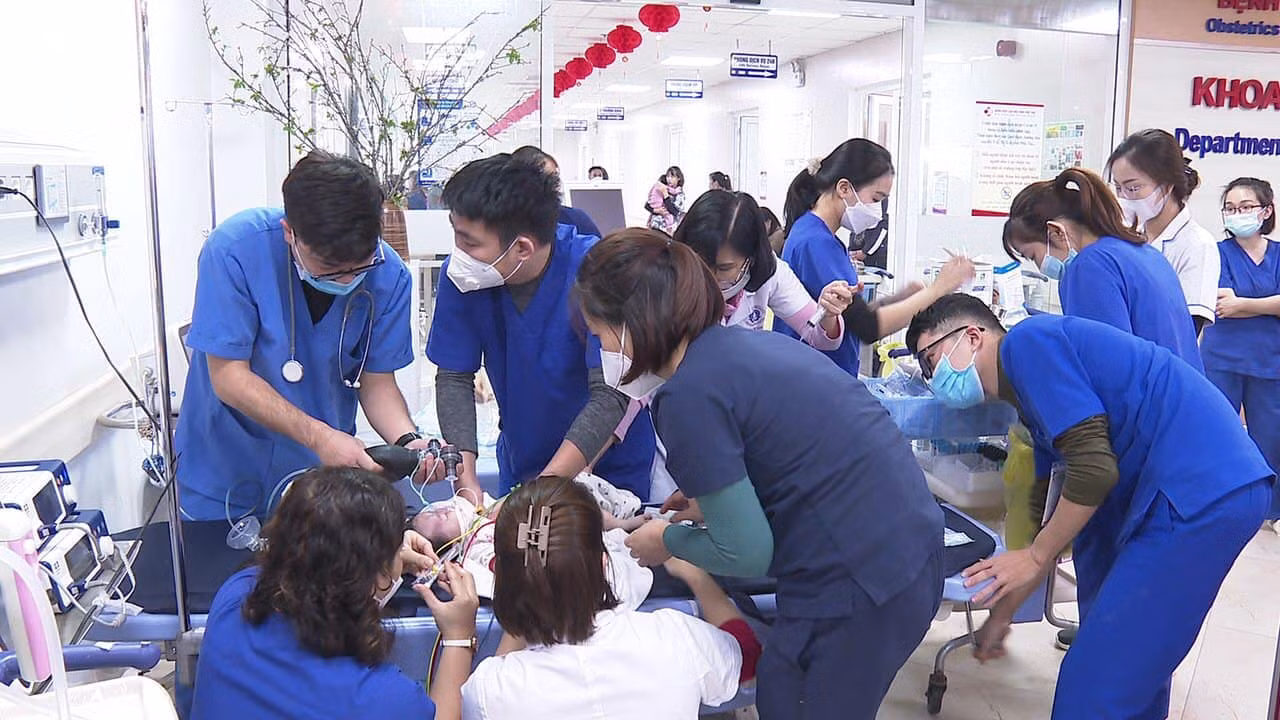45 phút cấp cứu bé 2 tháng tuổi ngừng tim -0