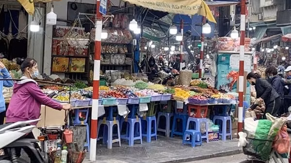 Thị trường hàng Tết: Người cười nụ, kẻ khóc thầm