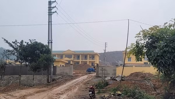 Vì sao dân khát bên nhà máy nước sạch hơn 200 tỷ đồng?