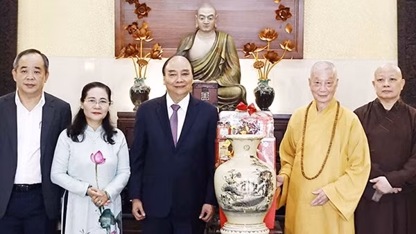 Lãnh đạo Đảng, Nhà nước thăm, chúc Tết các tổ chức, đơn vị, địa phương